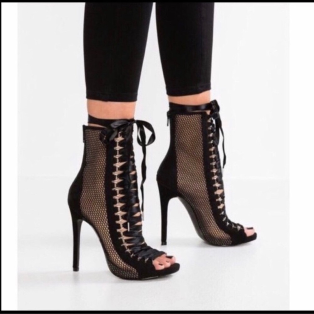 Steve Madden Fuego Lace Up Bootie 8.5